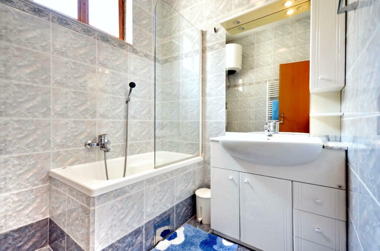 Apartma Danica *